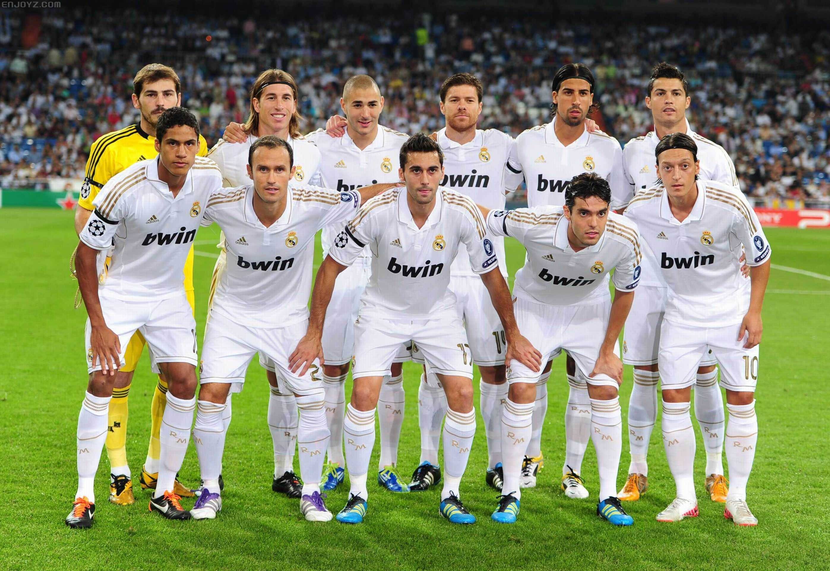 不止于“皮肤”：当非遗剪纸成为益世界《这城有良田》城池生长的“肌理”