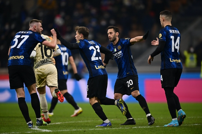 《决胜巅峰》官宣：首赛季全英雄全皮肤免费