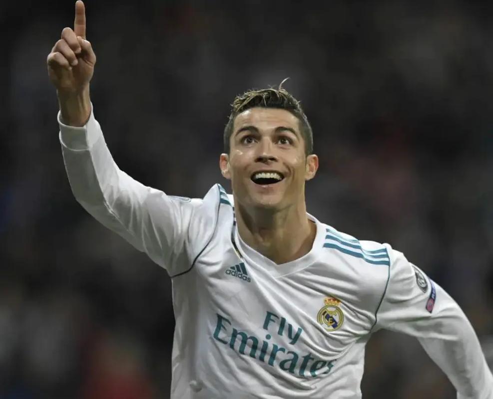 安东：吉拉西真的很想进球，我们队友也会帮助他