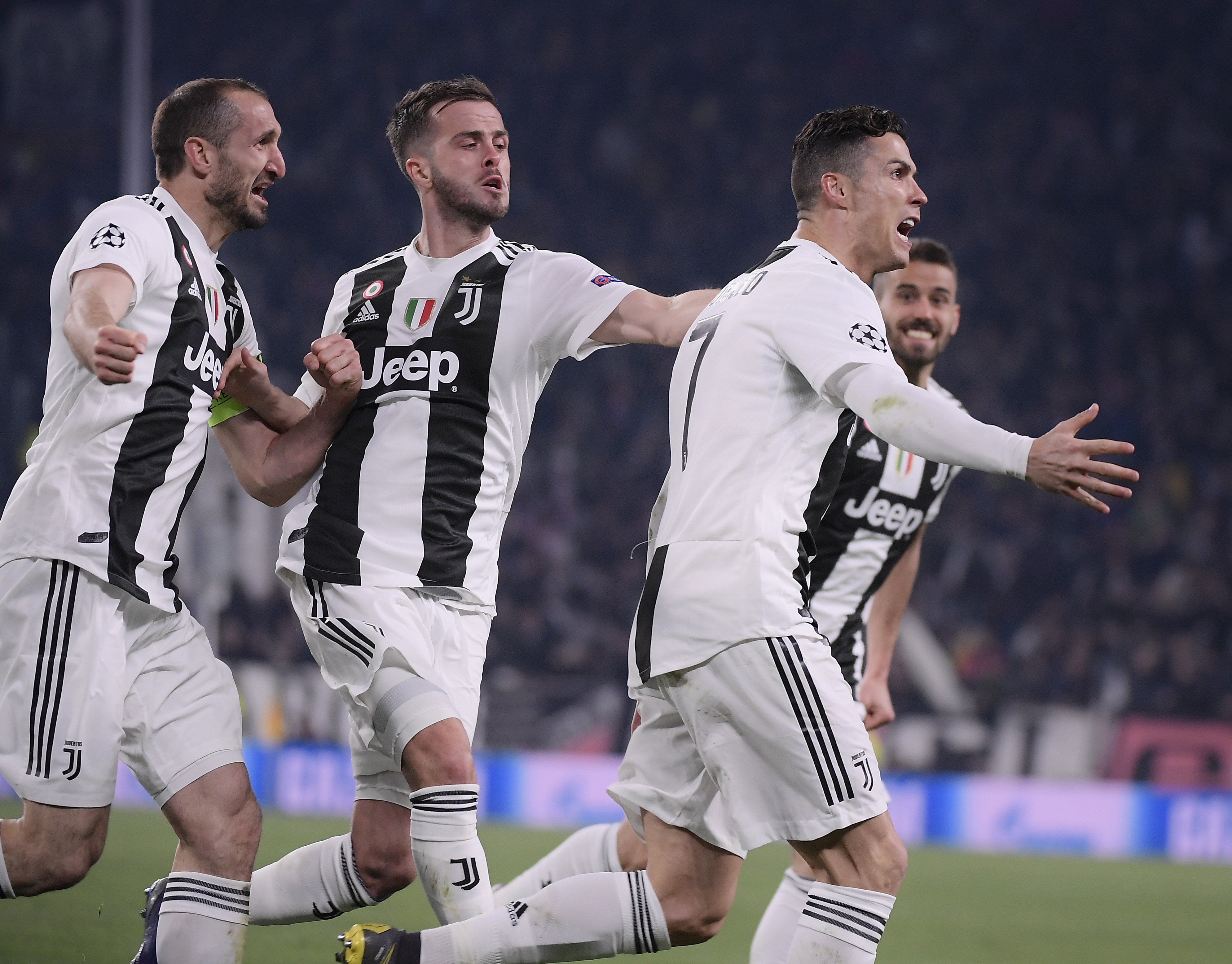 【游·见】专访Valhalla Cats：在废城画卷中，绘出一段爪间的温暖史诗